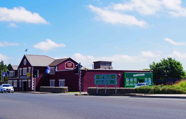 Expert Removals building on the side of a road.