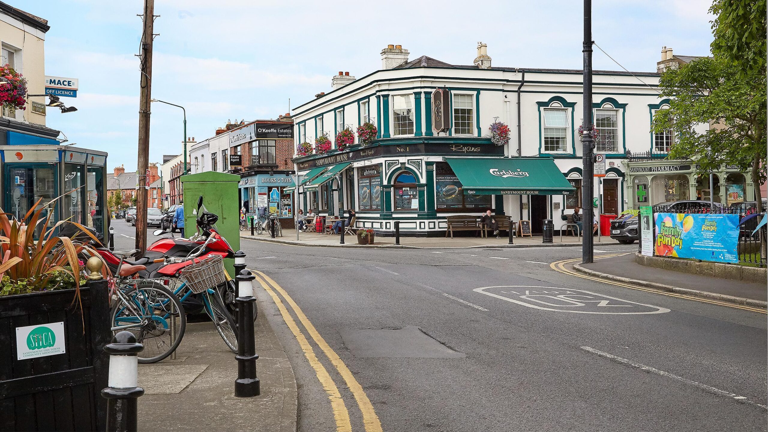 A bike expertly parked on the side of a street.